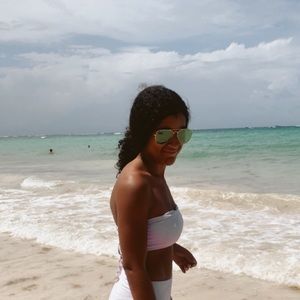 Meet your Posher, Danecca